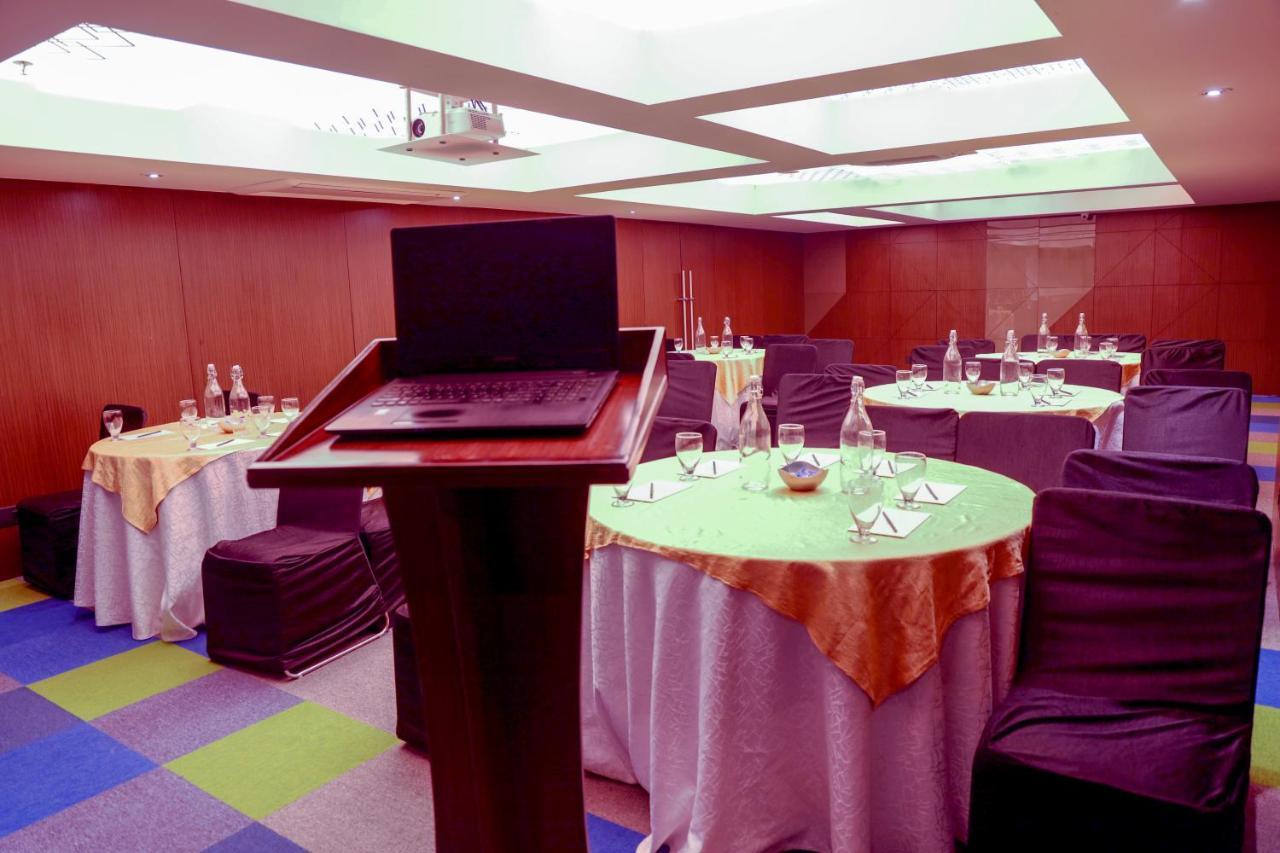 Royal Orchid Golden Suites Pune Eksteriør bilde