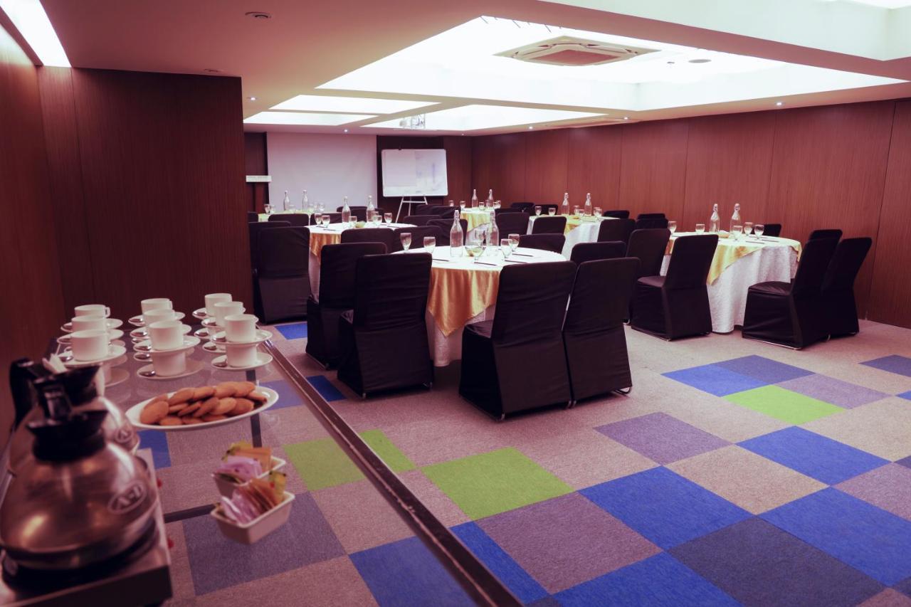Royal Orchid Golden Suites Pune Eksteriør bilde