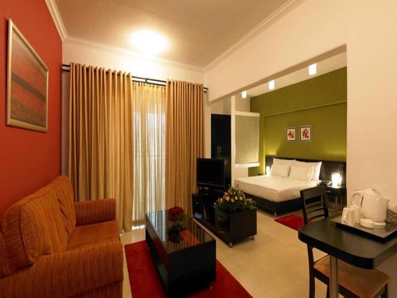 Royal Orchid Golden Suites Pune Eksteriør bilde