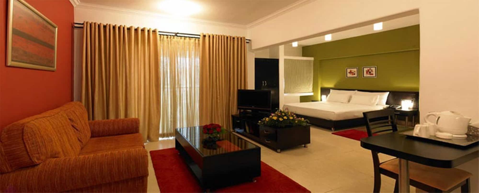 Royal Orchid Golden Suites Pune Eksteriør bilde