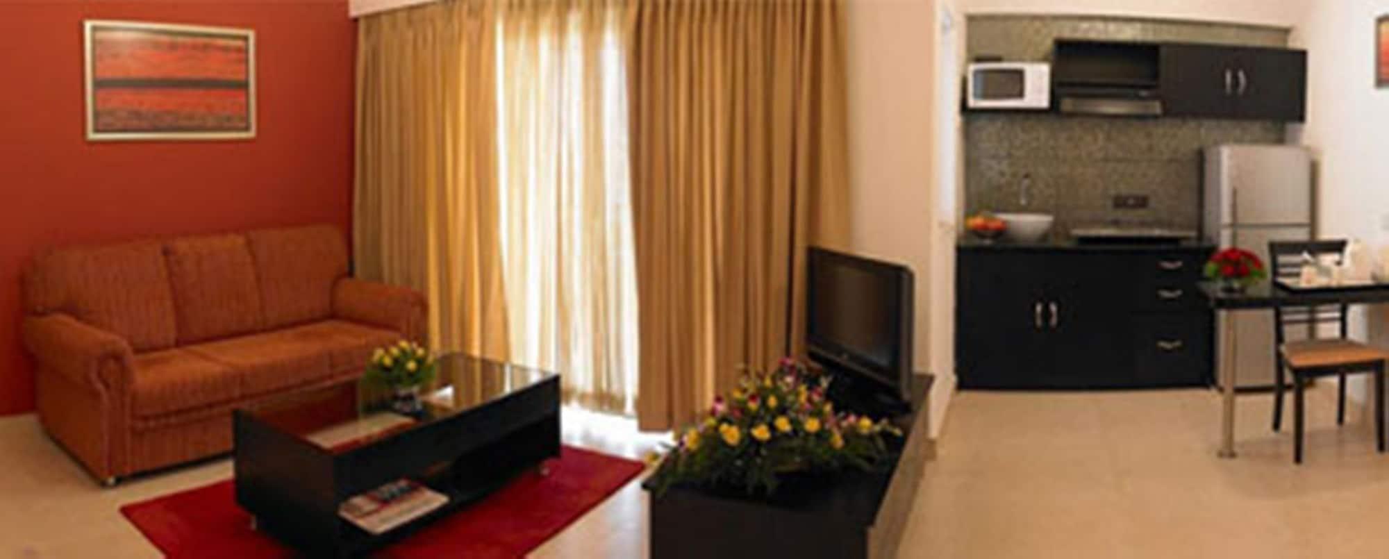 Royal Orchid Golden Suites Pune Eksteriør bilde
