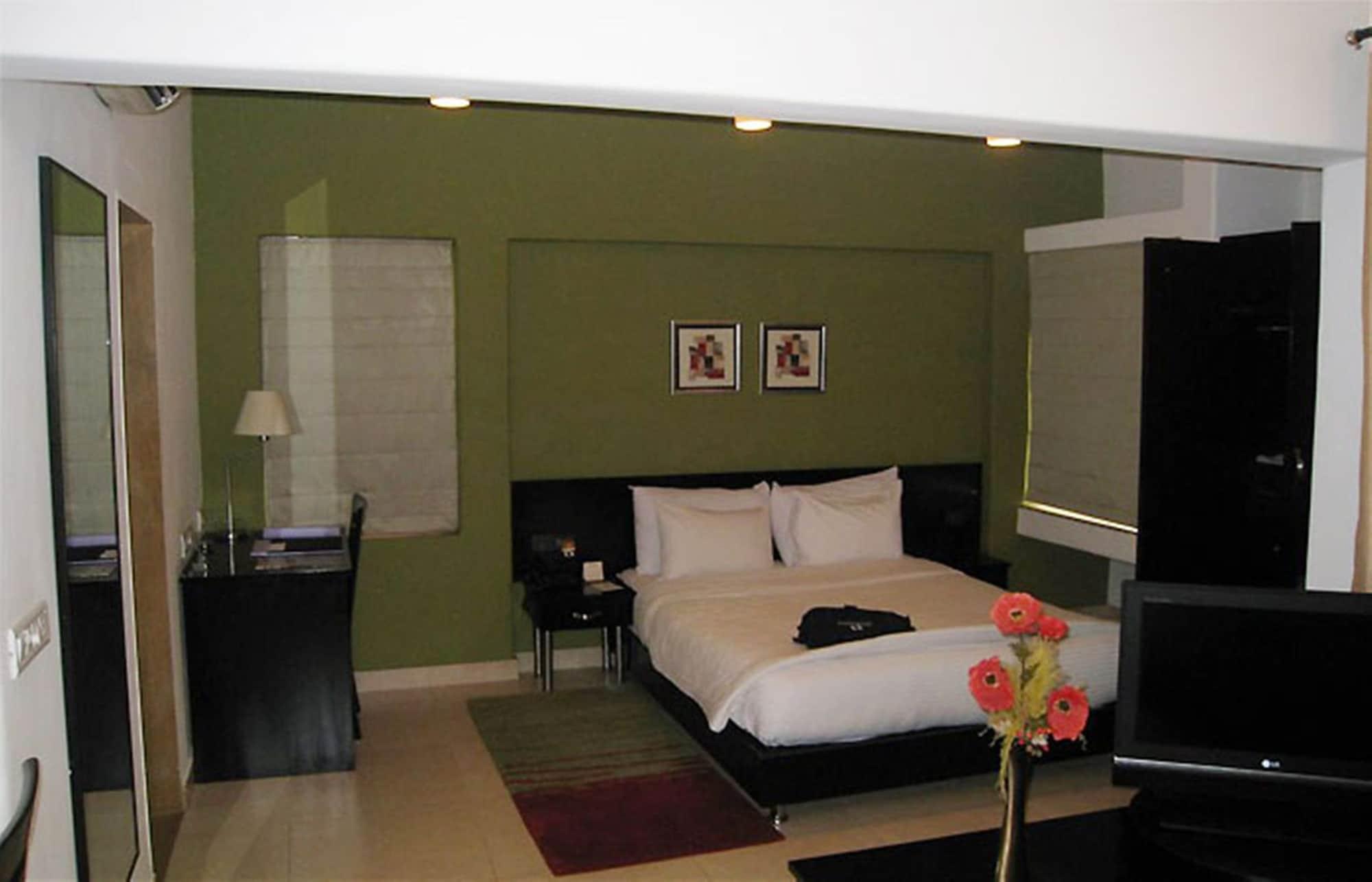 Royal Orchid Golden Suites Pune Eksteriør bilde