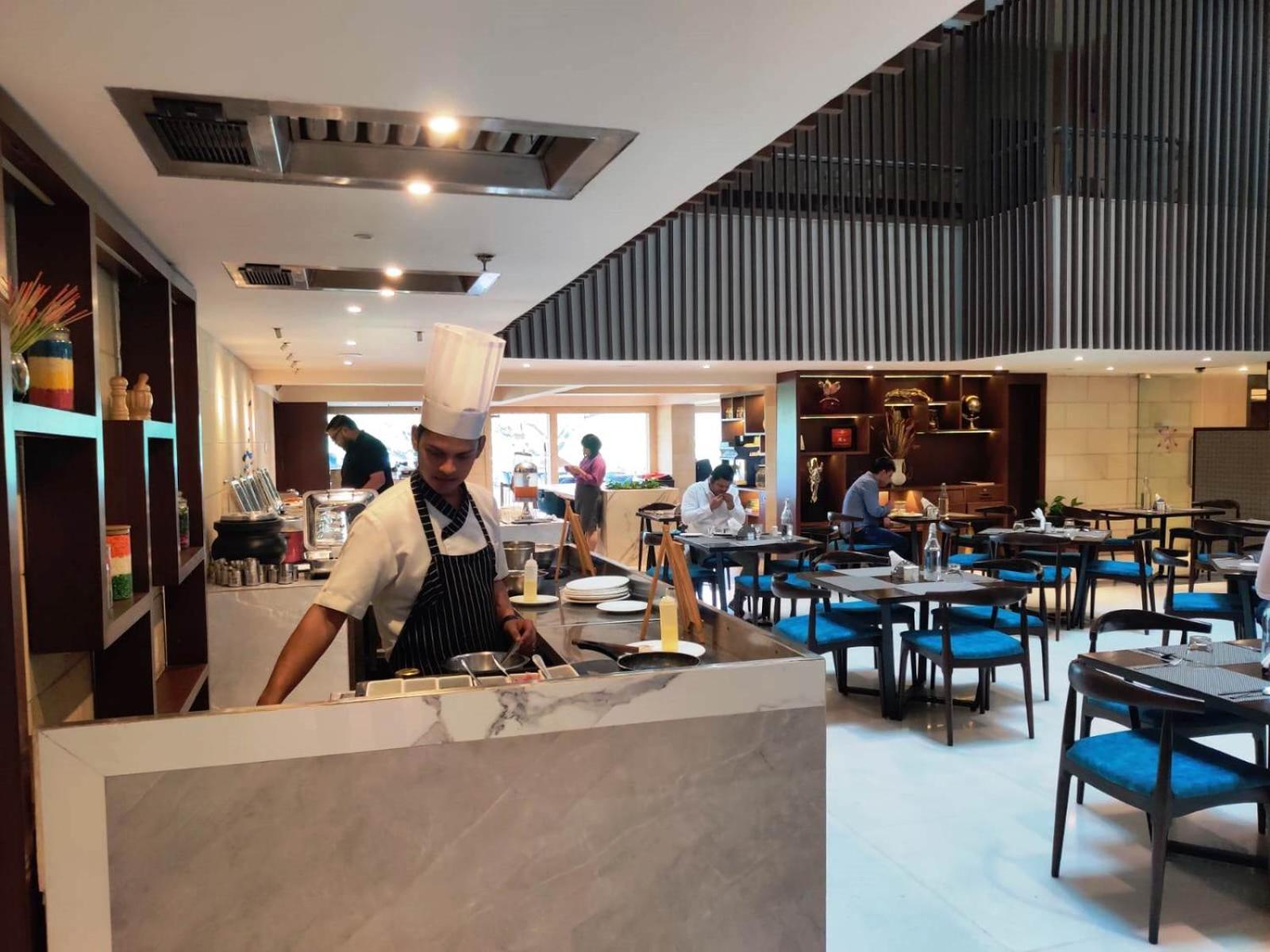 Royal Orchid Golden Suites Pune Eksteriør bilde