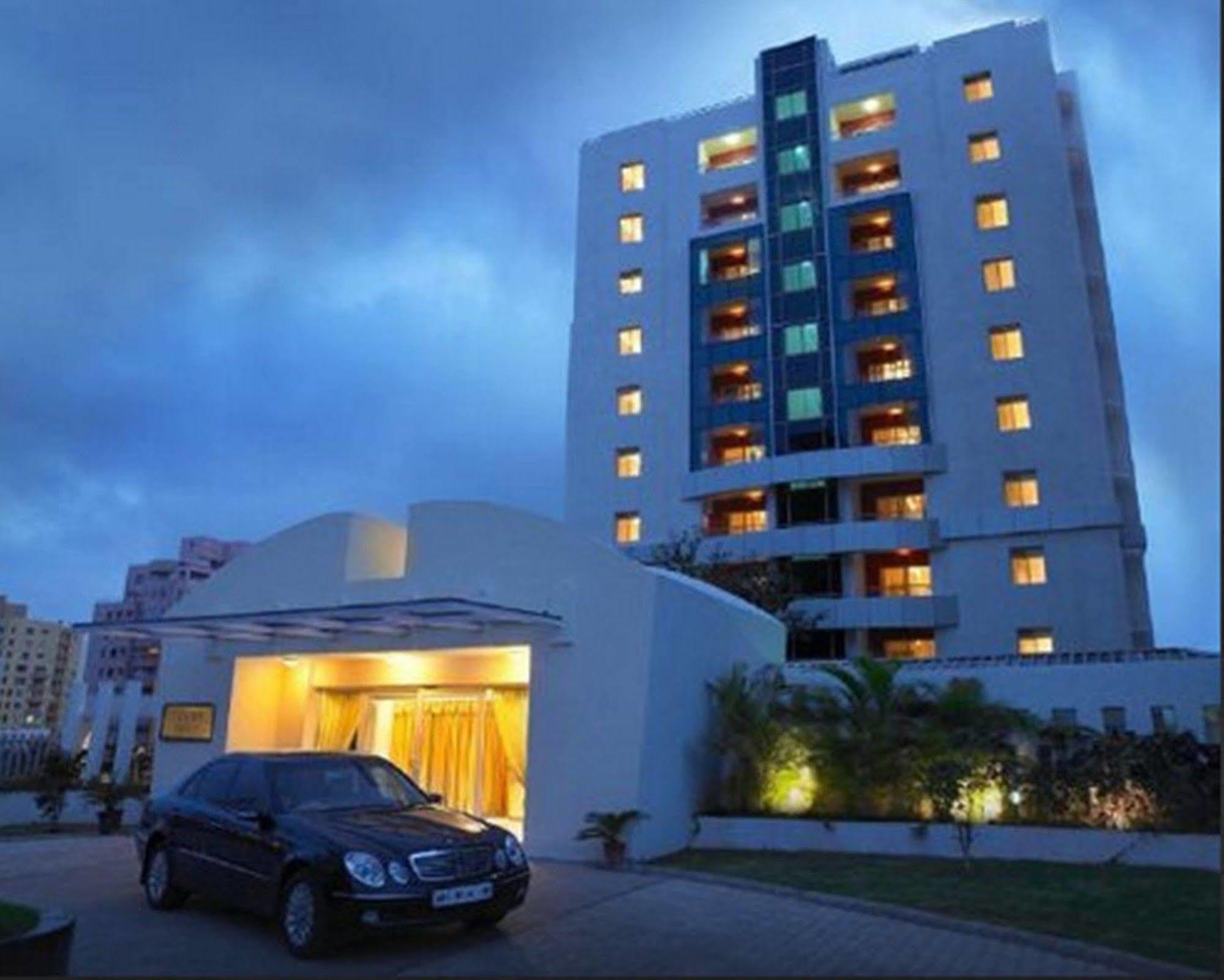 Royal Orchid Golden Suites Pune Eksteriør bilde