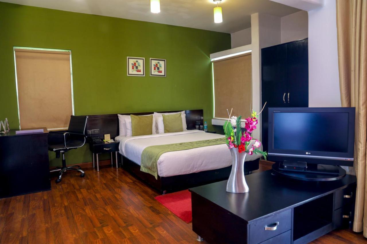 Royal Orchid Golden Suites Pune Eksteriør bilde