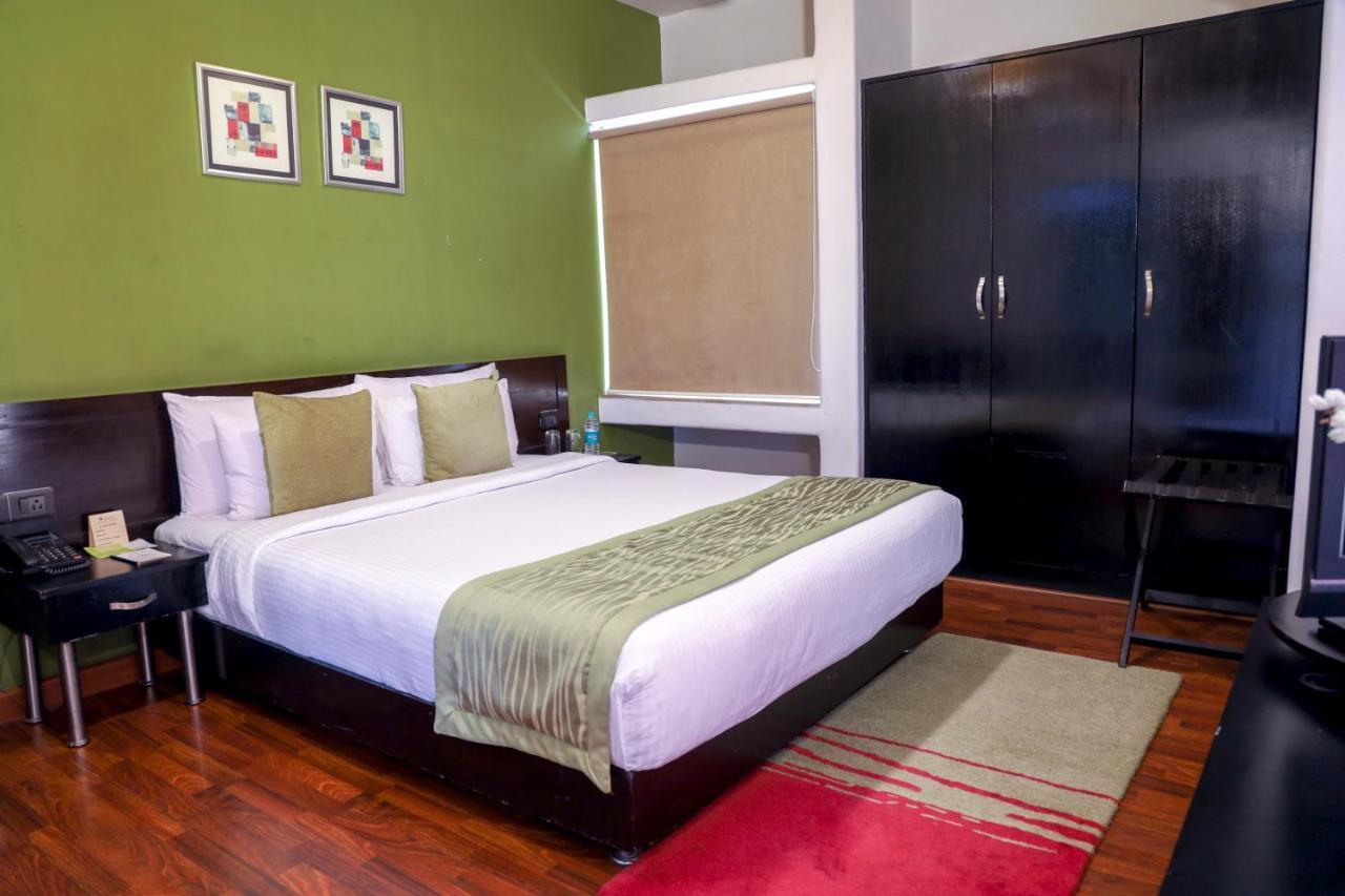 Royal Orchid Golden Suites Pune Eksteriør bilde