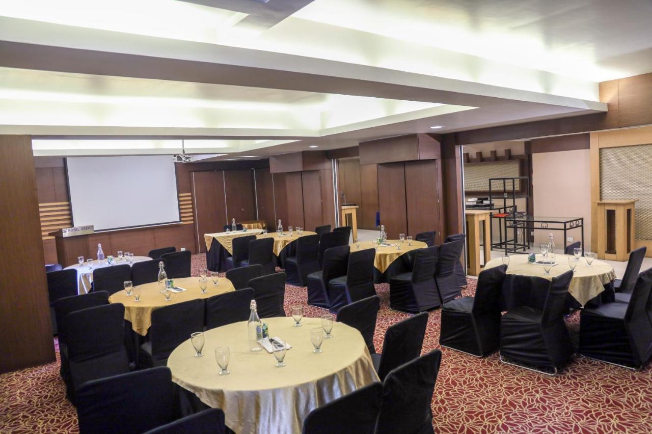 Royal Orchid Golden Suites Pune Eksteriør bilde