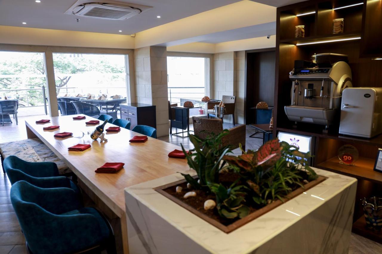 Royal Orchid Golden Suites Pune Eksteriør bilde