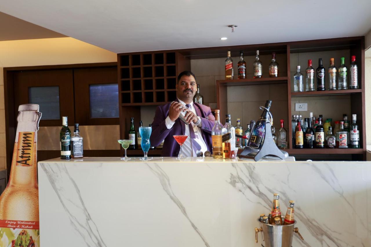Royal Orchid Golden Suites Pune Eksteriør bilde