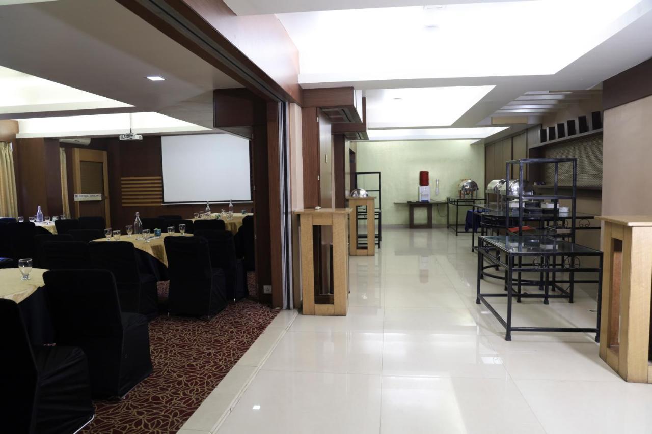 Royal Orchid Golden Suites Pune Eksteriør bilde