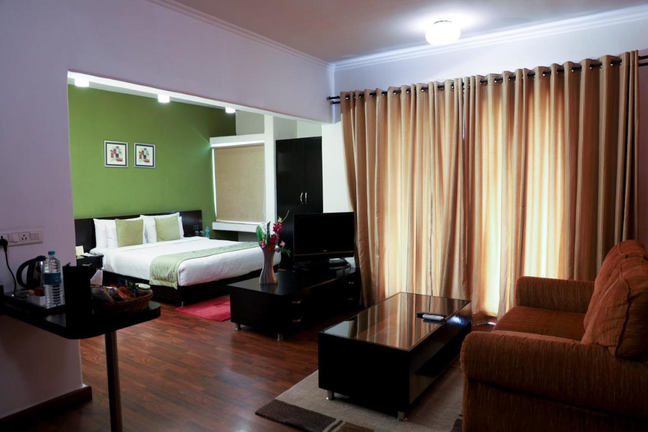 Royal Orchid Golden Suites Pune Eksteriør bilde